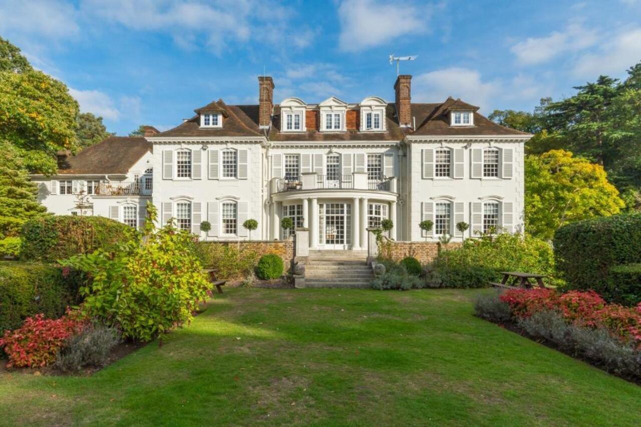 Gorse Hill Hotel Woking Exterior photo